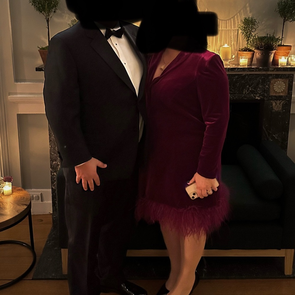 Elegant deep magenta Velvet Coatdress with Feather Trim - Picture 3 of 3